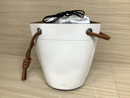 レディースファッションのORSETTO