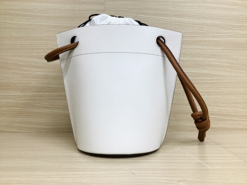 オルセットのバケツバッグ