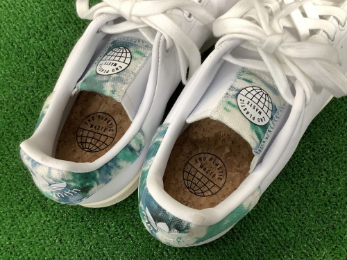 adidasのアディダス