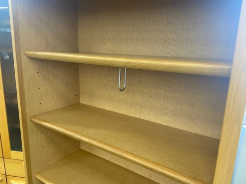 カリモクの書棚