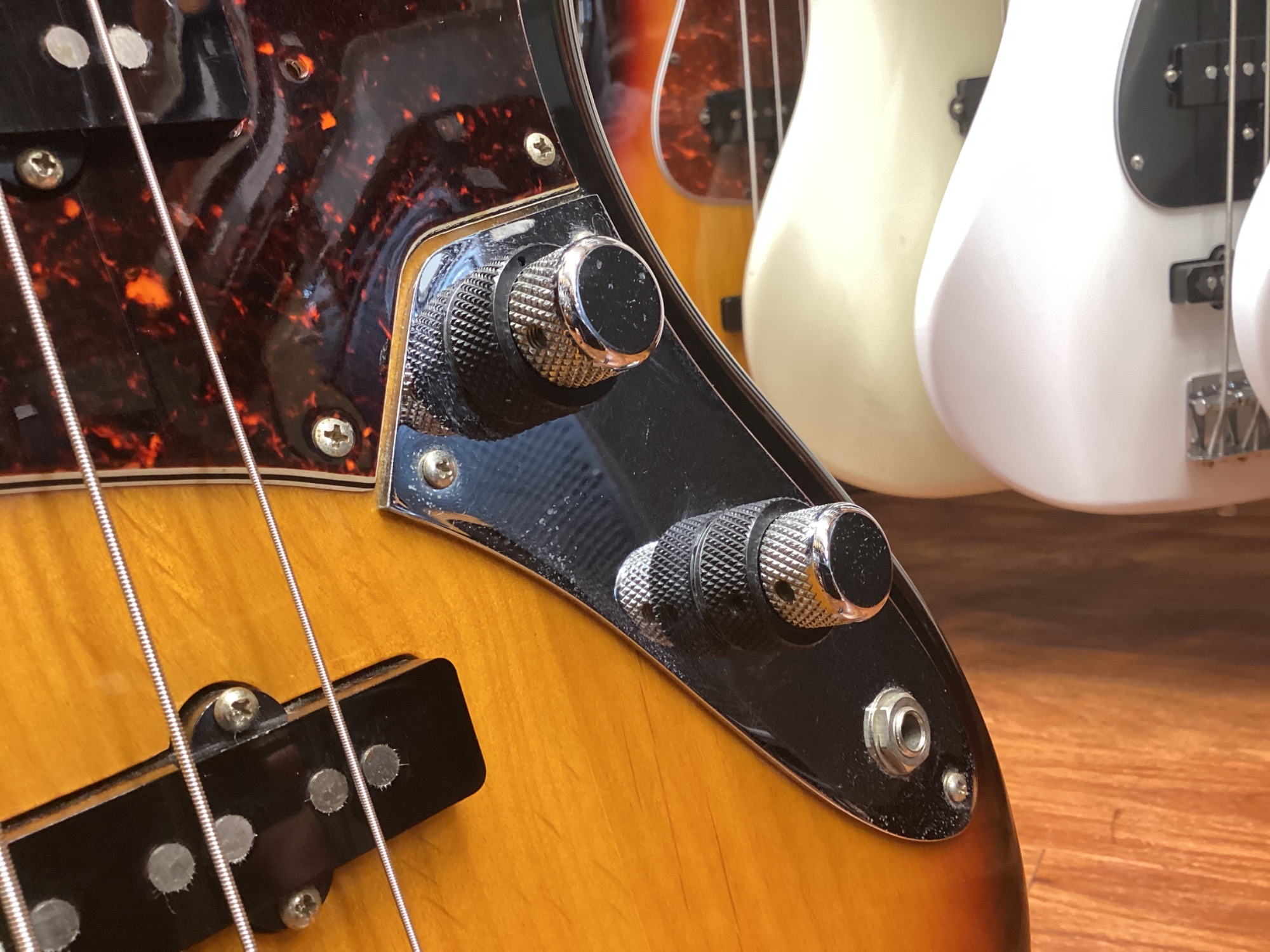 Fender JapanJB-62→60'sラッカー塗装　新品スタックノブ使用 FENDER USA】 American Vintage `62 Jazz Bass Stack Knob 楽器
