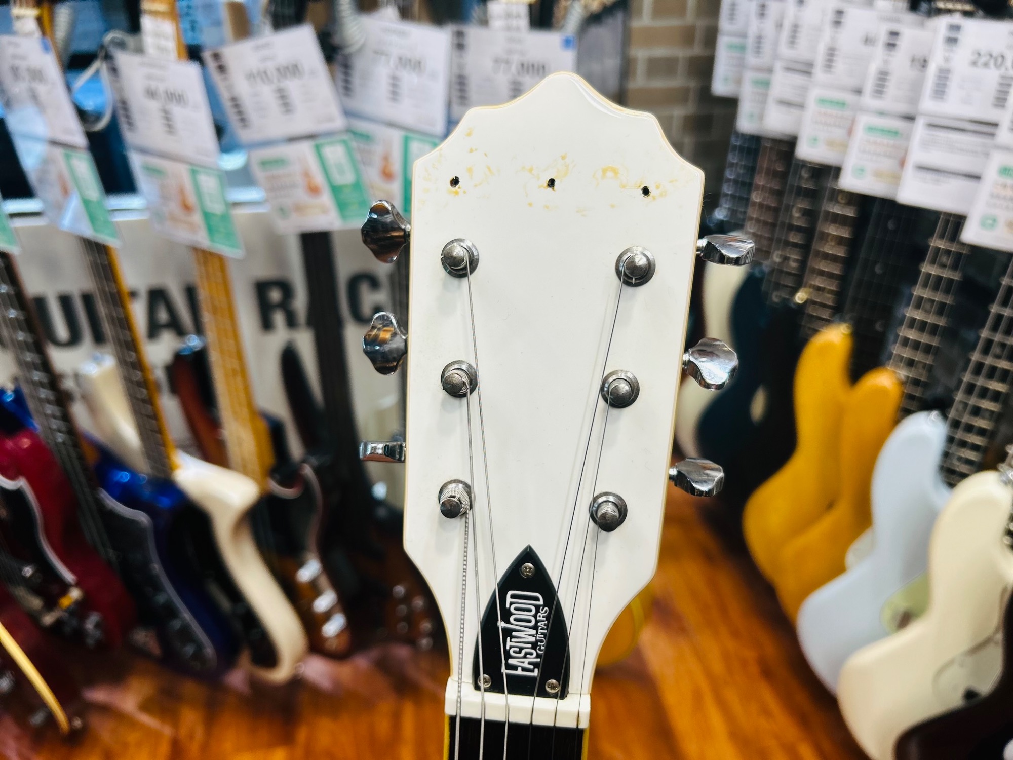 新入荷】EAST WOOD GUITAR Airline TUXEDOのご紹介｜2025年12月08日