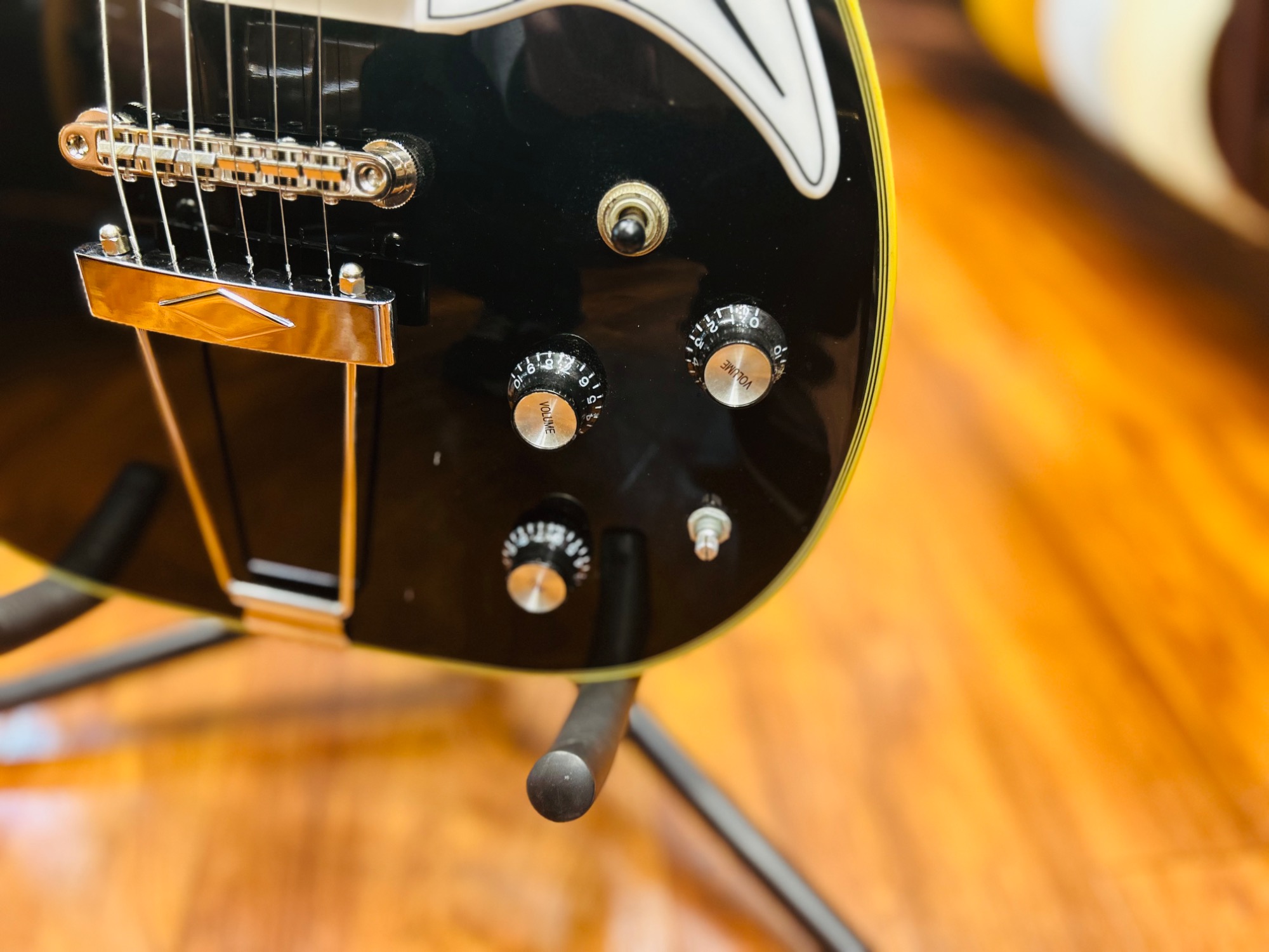 新入荷】EAST WOOD GUITAR Airline TUXEDOのご紹介｜2025年12月08日