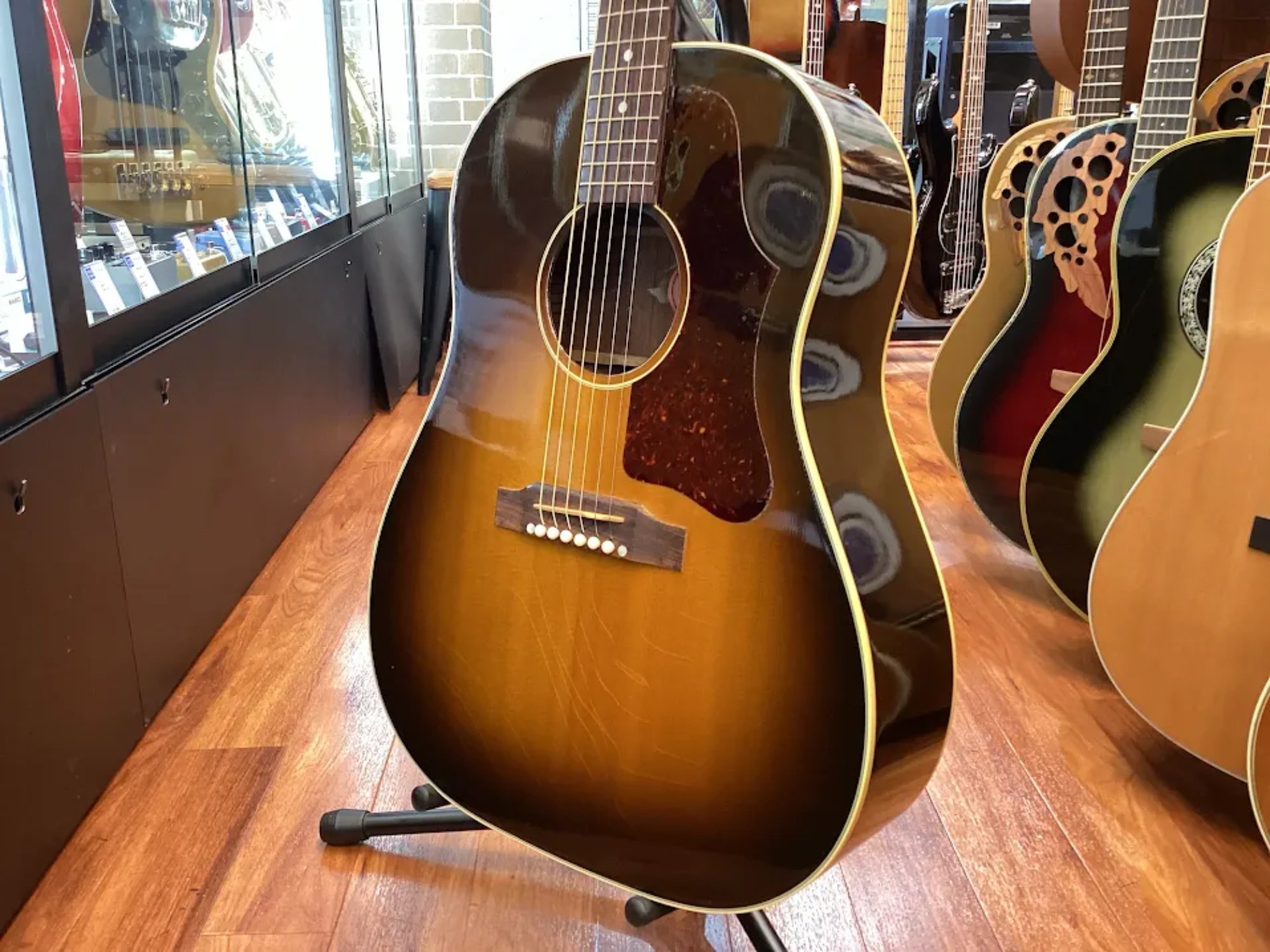 トレファク楽器吉祥寺店】2000年製【Gibson 1963 J-45】63年仕様に