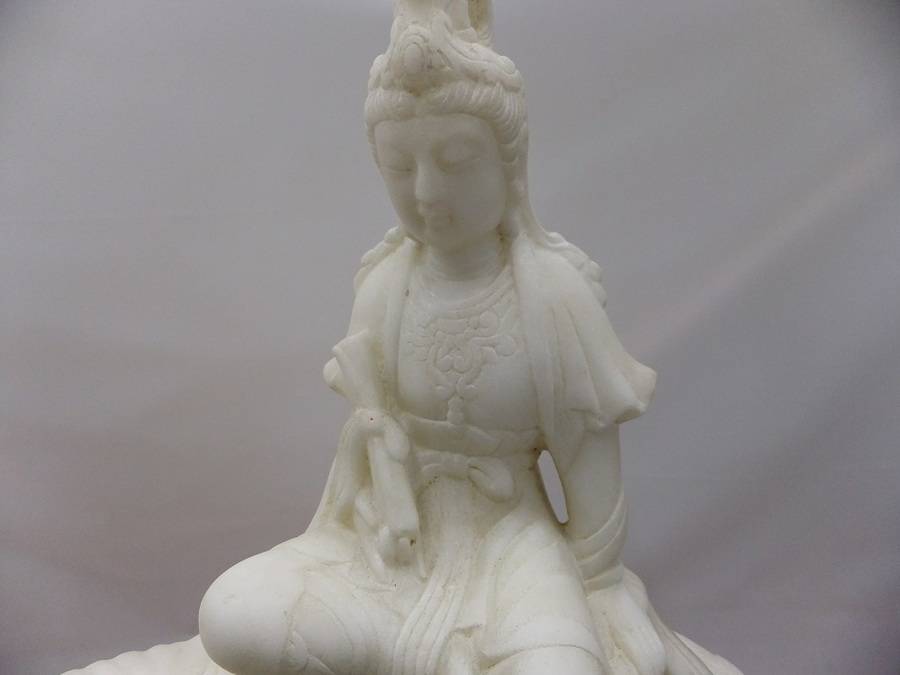 大人気！！骨董コーナーより 象に乗った仏様の石像を入荷しま