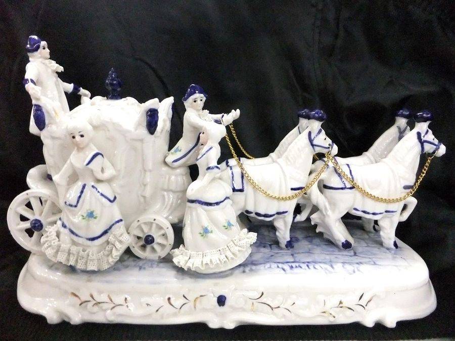 インテリアコーナーより 西洋陶器人形 馬車 が入荷しました♪【相模原