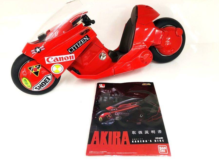 AKIRA カネダのバイク 1/6スケール。箱難品、外だけ汚いけど