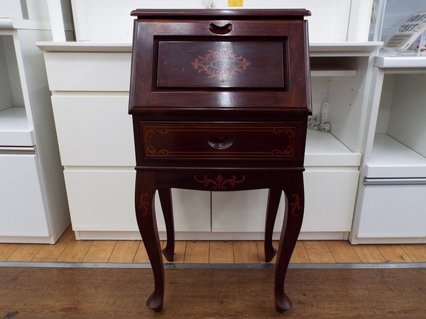 WEB販売中】猫足の可愛いライティングビューローが 入荷致しました