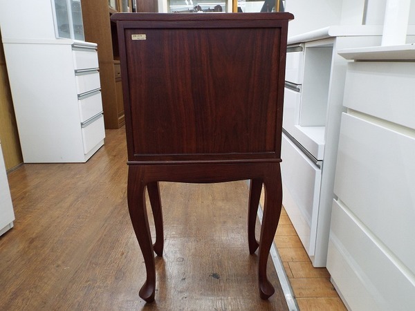 WEB販売中】猫足の可愛いライティングビューローが 入荷致しました