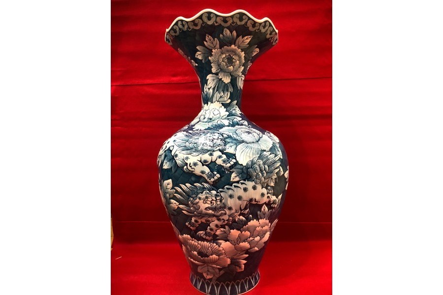 す*け様 有田焼　五代耕右ェ門作　牡丹唐獅子図　壺 WEB販売中】特大約50cm! 五代耕右衛門窯 染付獅子牡丹花瓶買取