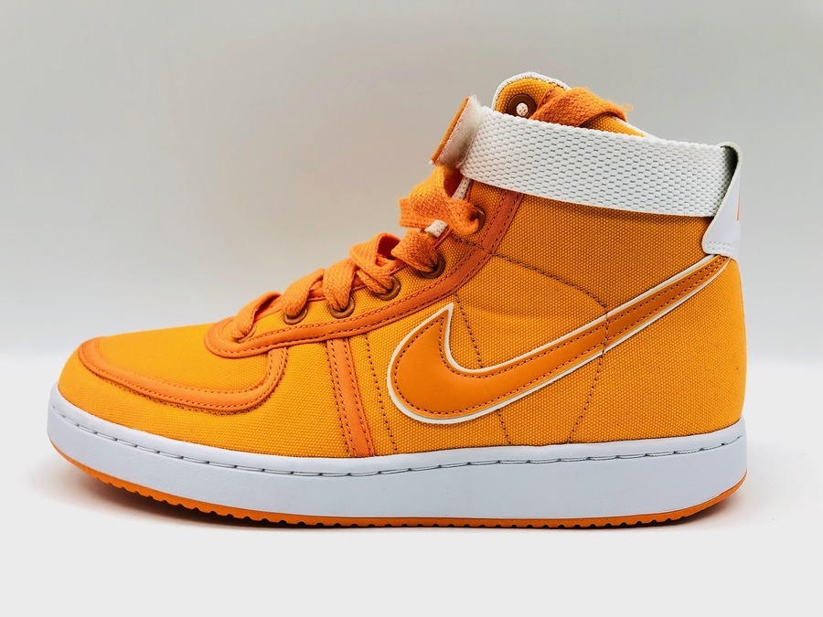 NIKE(ナイキ)】BTTFのドクが履いていた靴の復刻モデル展示中です
