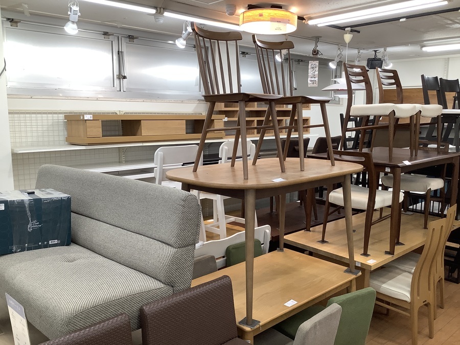 IKEA(イケア)のダイニングチェアー「OMTÄNKSAM オムテンクサム