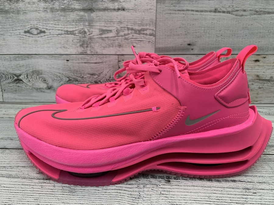 鮮やかなカラーでクッション性の高いNIKE(ナイキ)のズームダブル 鮮やかなカラーでクッション性の高いNIKE(ナイキ)のズームダブル