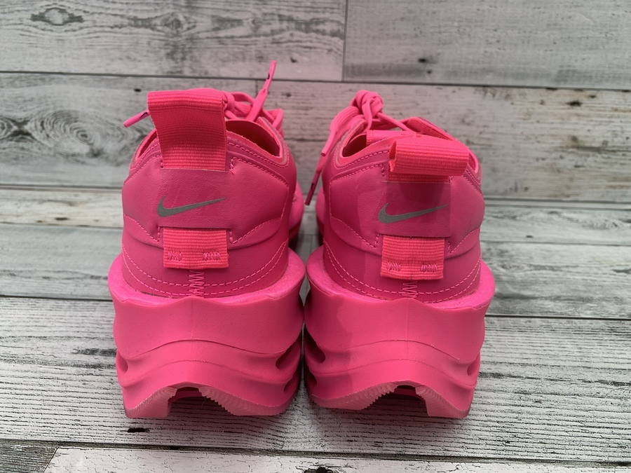 鮮やかなカラーでクッション性の高いNIKE(ナイキ)のズームダブル