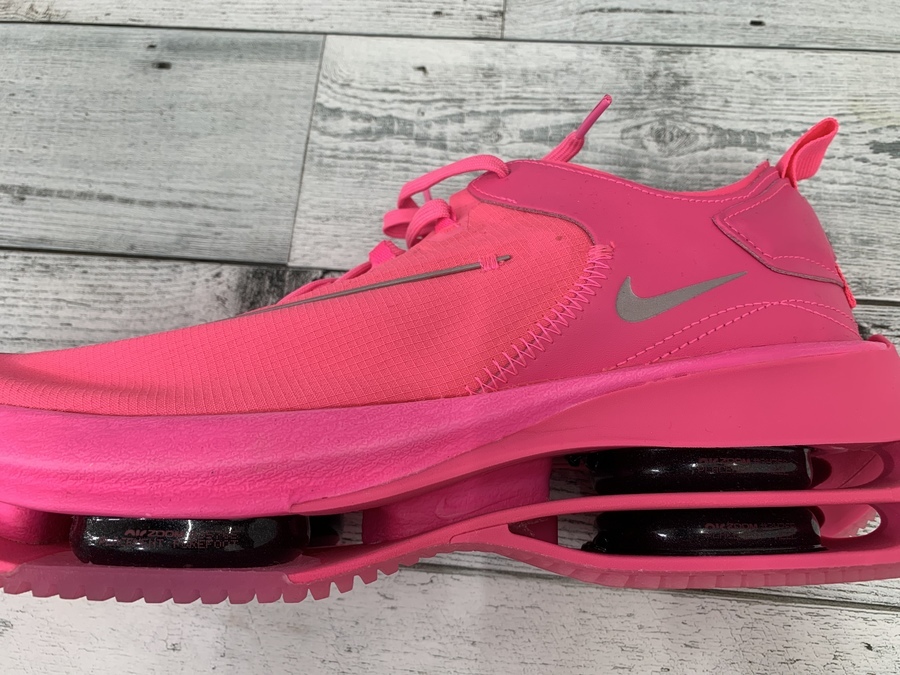 鮮やかなカラーでクッション性の高いNIKE(ナイキ)のズームダブル