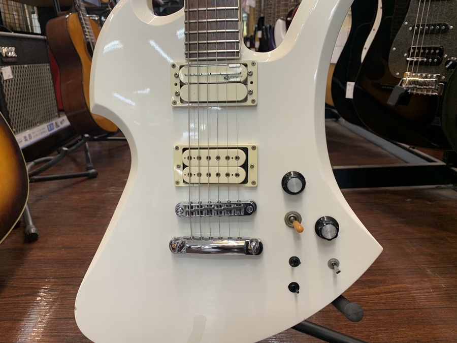 100本限定の希少な1本Burny MG-145SW hideモデル入荷致しました