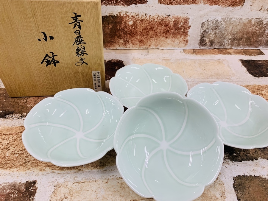 人間国宝 井上萬二作 青白磁彫文面取 大作 36㎝ 販売価格120