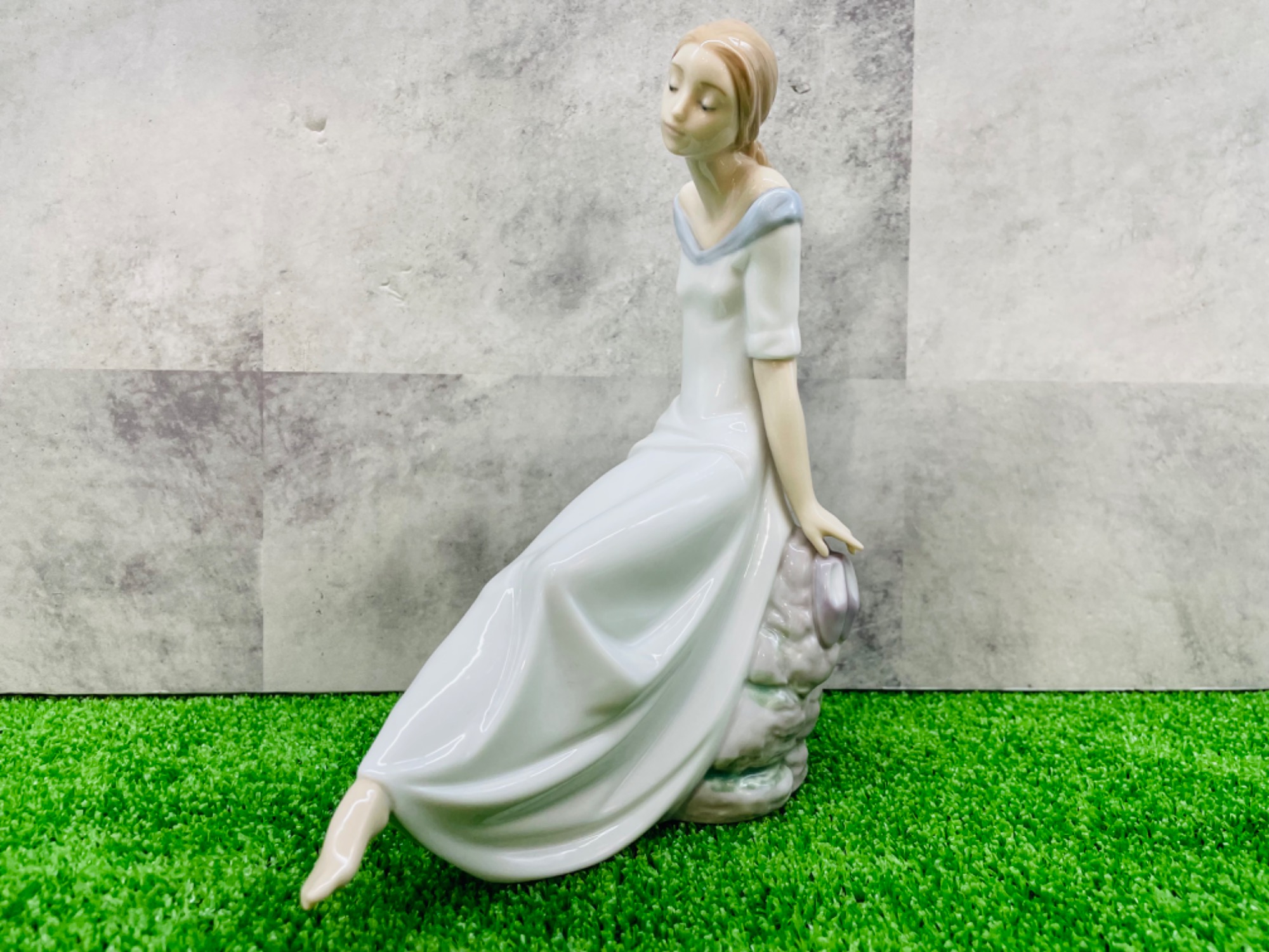 交渉中　NAO・LLADRO/ナオ リヤドロ　いたずら天使コレクション　6点 天使の考えごと<なんとかなるよ> | リヤドロ公式オンライン