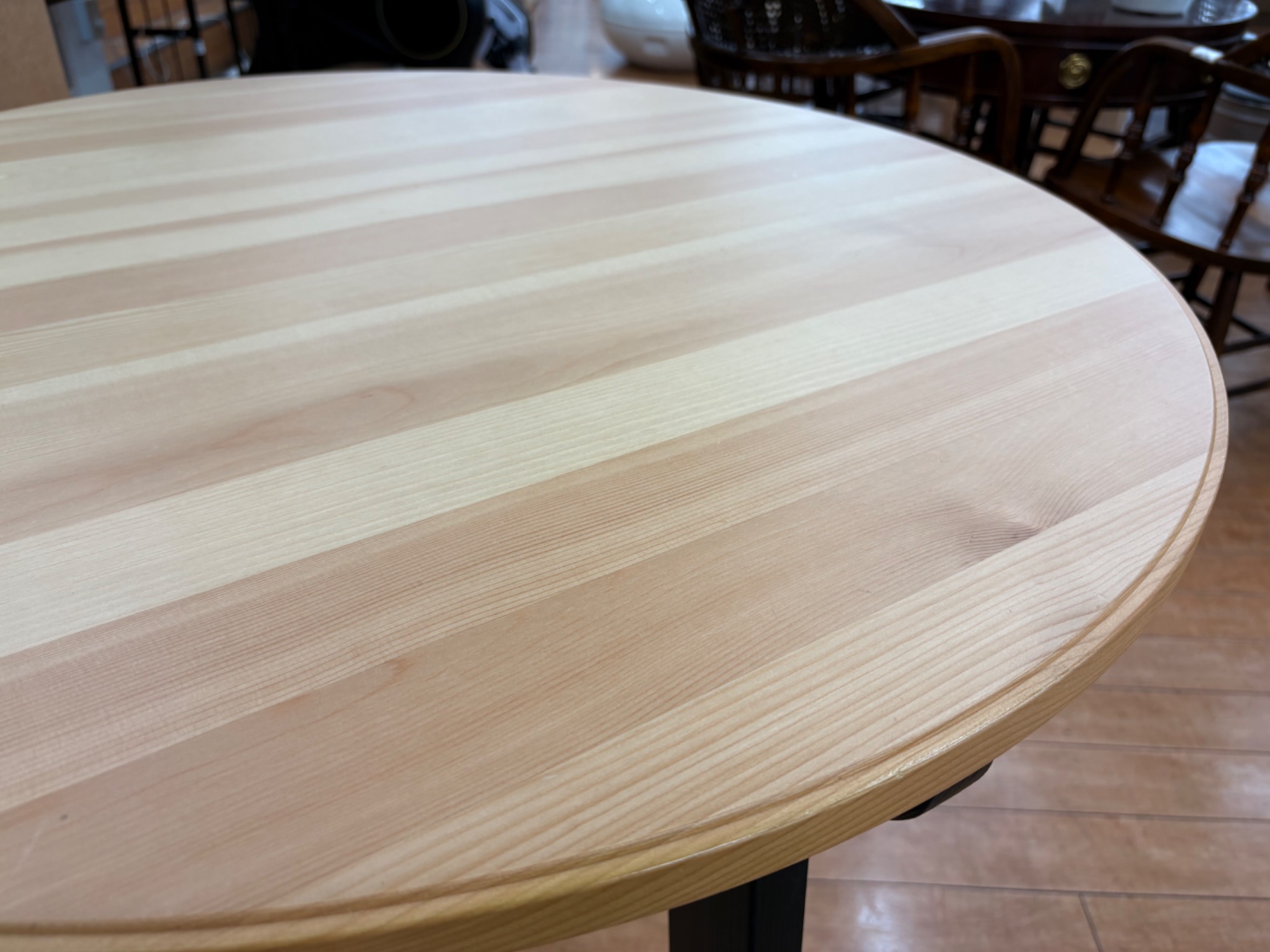 IKEAのラウンドダイニングテーブルをご紹介します‼︎ トレジャーファクトリーつくば店 IKEA / イケア】LISABO 丸型 ダイニングテーブル 入荷いたしました