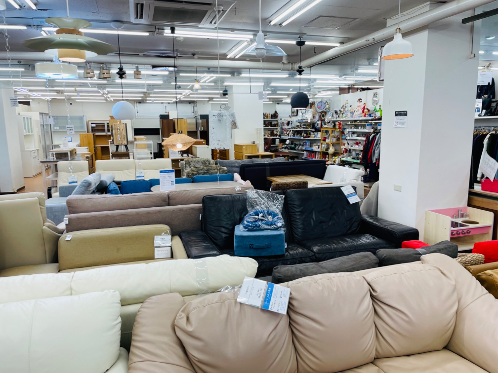 家具買取強化中】RENAISSANCE ガラスサイドテーブル を買取入荷致し