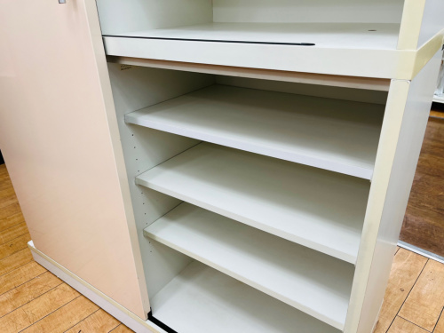 【取りに来れる方限定】karimokuのスライド扉食器棚!! 家具買取強化中】食器棚 karimoku スライド扉 を買取入荷致しました