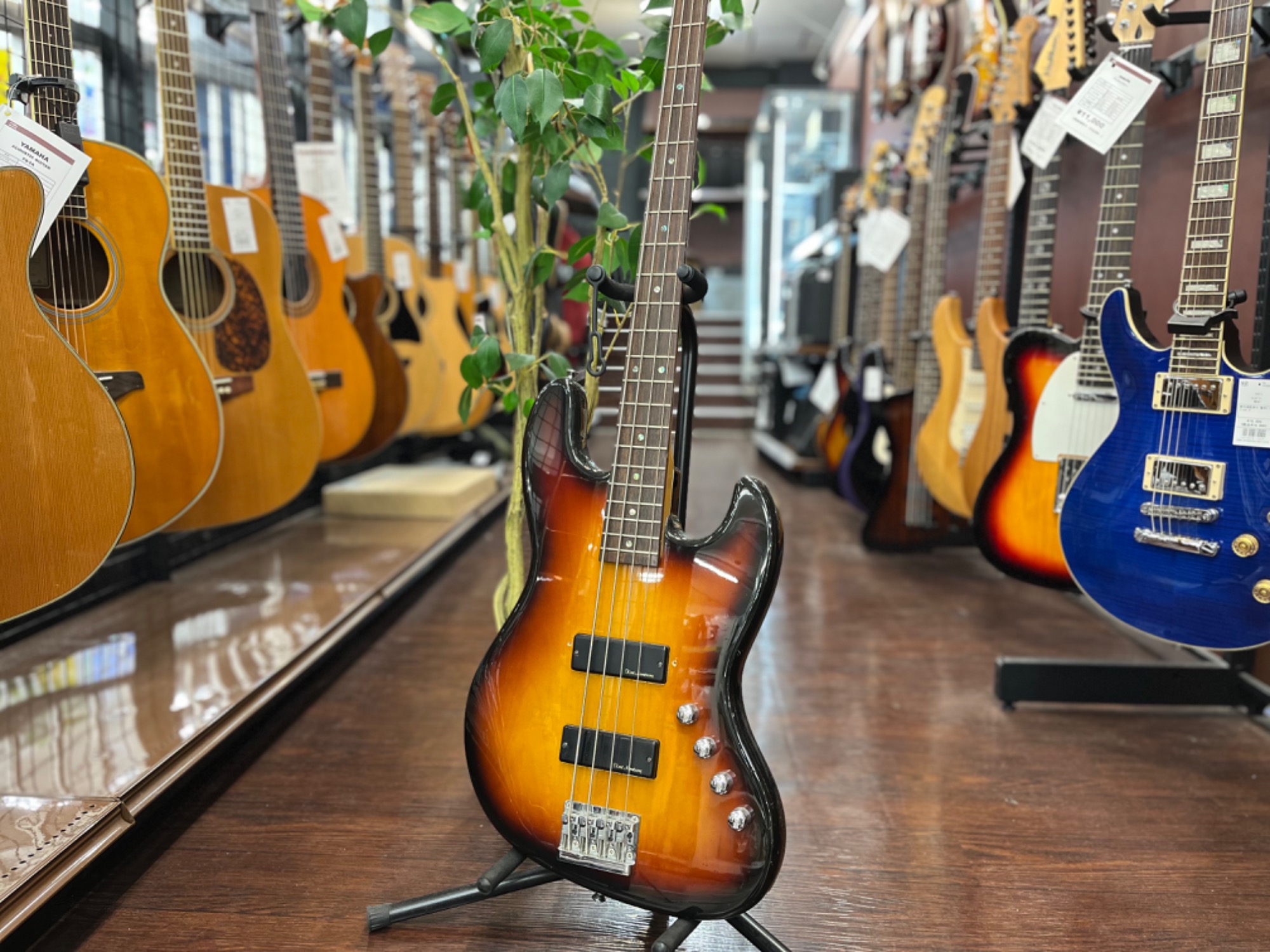 中古楽器買取強化店】エレキベース HISTORY ELECTRIC BASS を