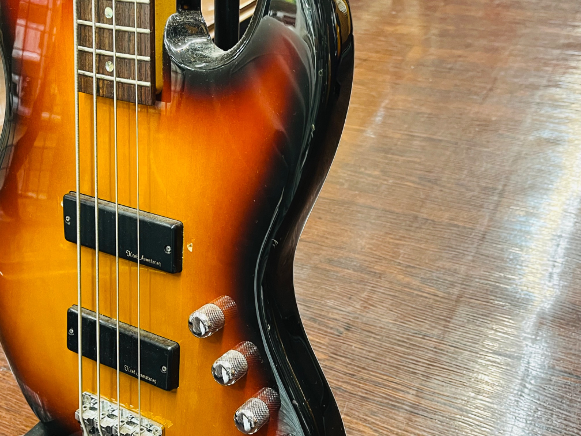 中古楽器買取強化店】エレキベース HISTORY ELECTRIC BASS を