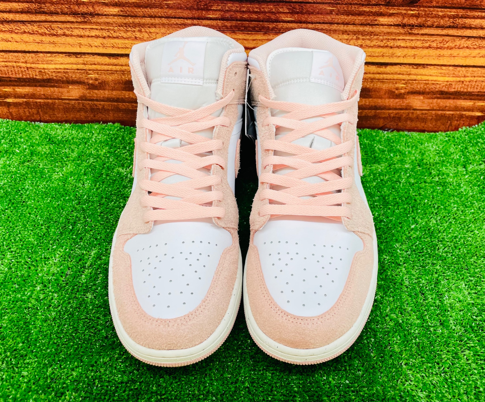 スニーカー買取強化中】 NIKE メンズホワイト×ピンク Air Jordan 1 Mid