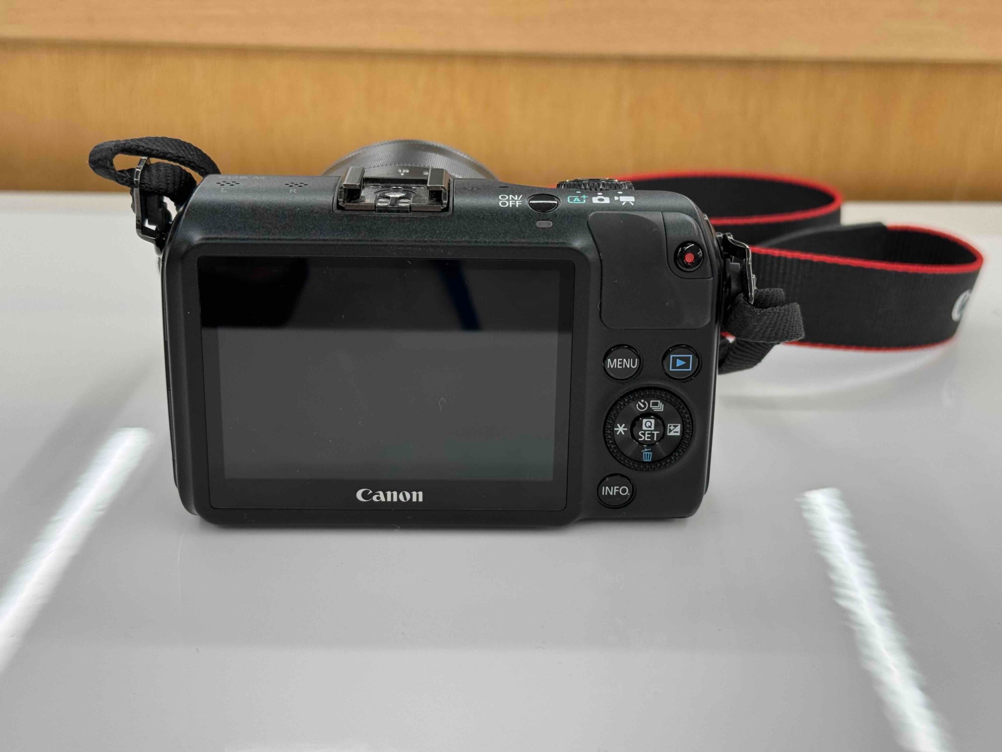 Canon(キャノン)デジタルカメラ EOS Mが買取入荷致しました