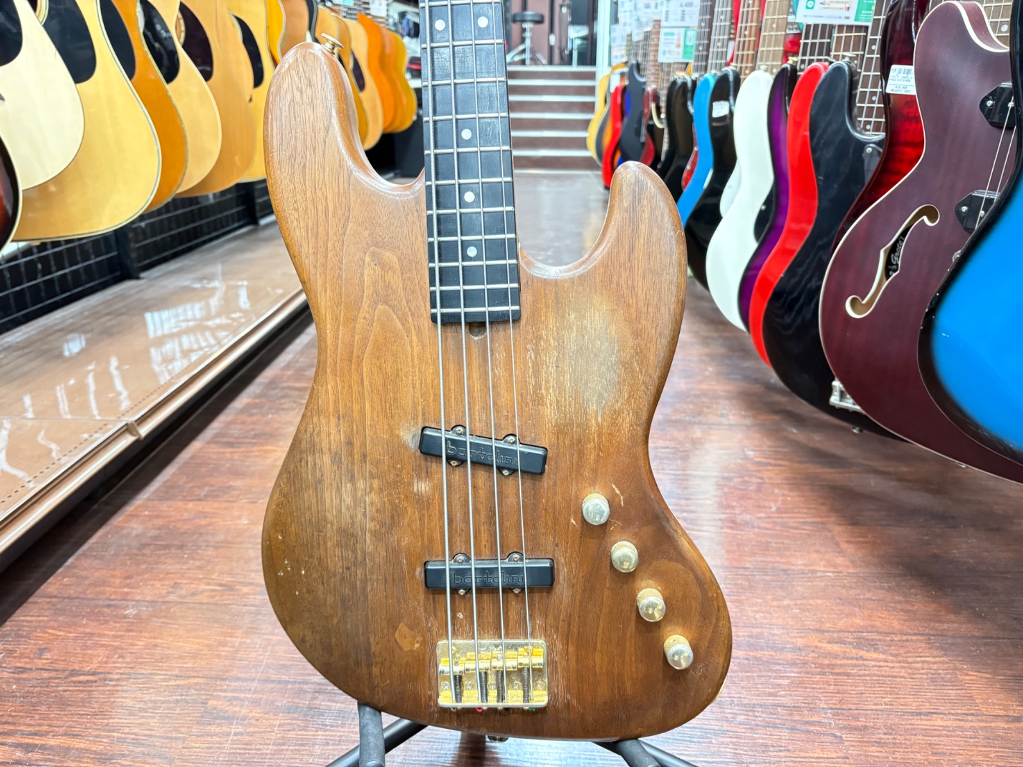 Moon（ムーン）ｼﾞｬｽﾞﾍﾞｰｽﾀｲﾌﾟJJ-4をご紹介！｜2025年11月24日