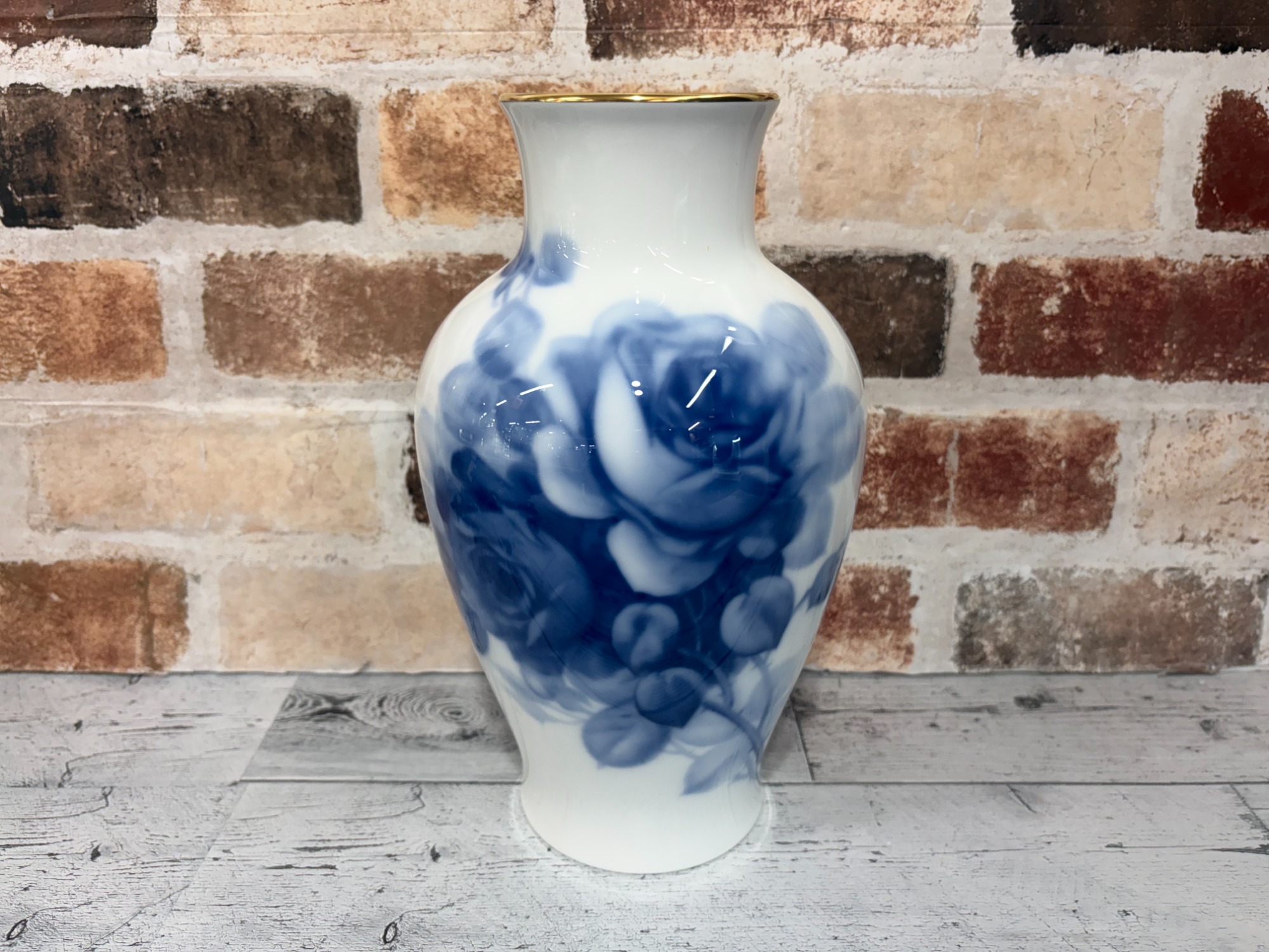 花器】大倉陶園の花瓶 ブルーローズが買取入荷いたしました！！｜2025