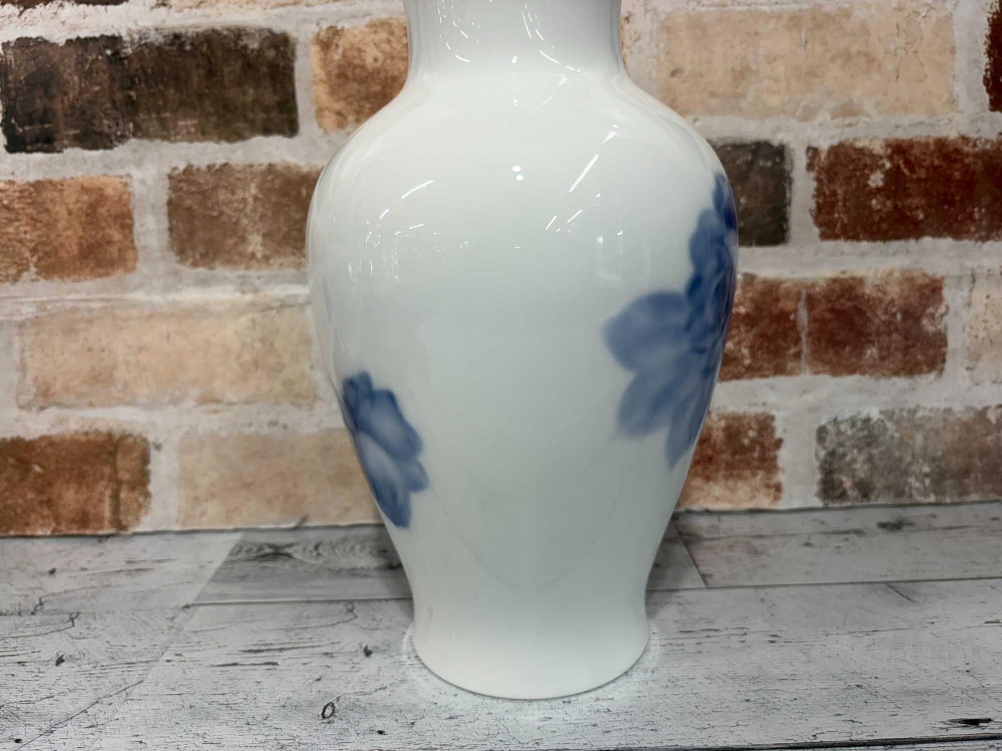 花器】大倉陶園の花瓶 ブルーローズが買取入荷いたしました！！｜2025