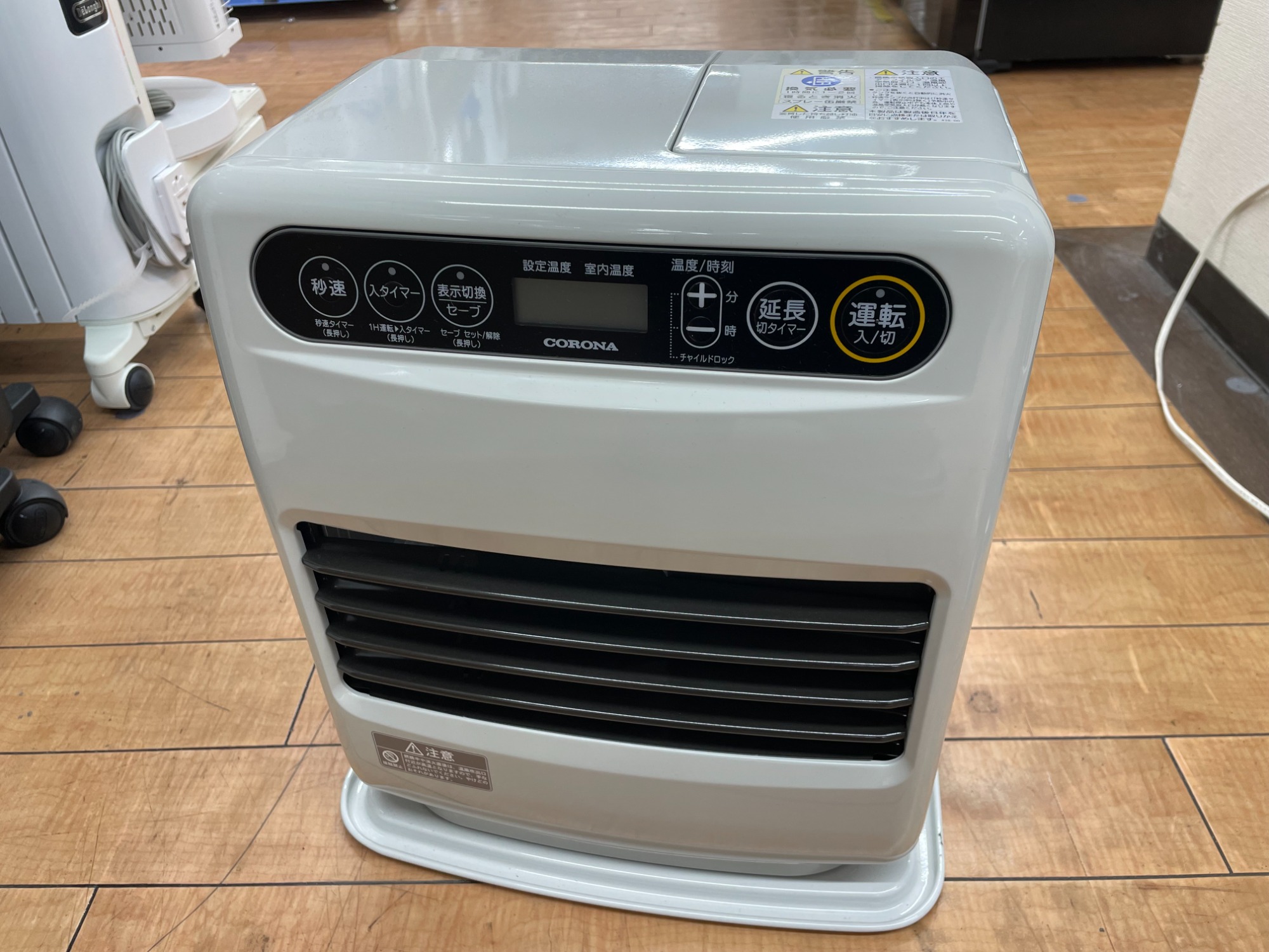 コロナ　石油ファンヒーター　引き取り限定 28日29日引き渡しで8,500円！石油ファンヒーター コロナ