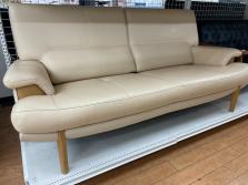 【大型家具展示中】karimoku（カリモク）の 3人掛けソファーのご紹介です！！