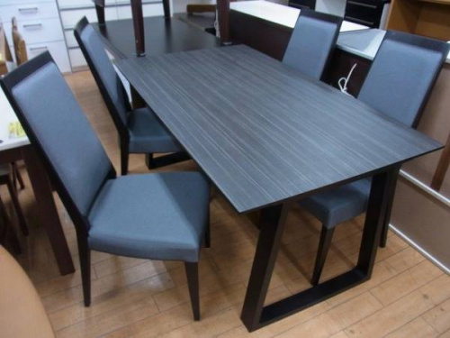 家具・インテリアのダイニングテーブル