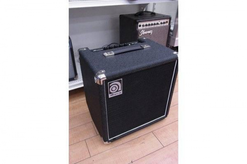 ampegのベースアンプ