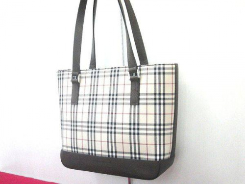 ハンドバッグのバーバリー(BURBERRY)