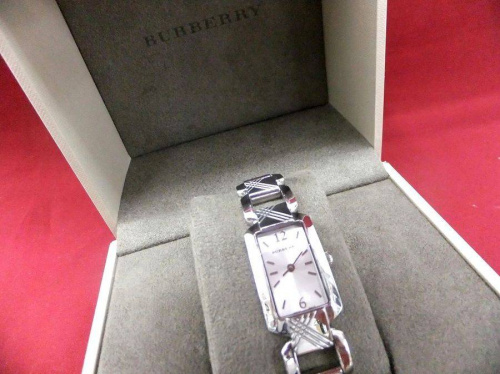 腕時計のバーバリー(BURBERRY)