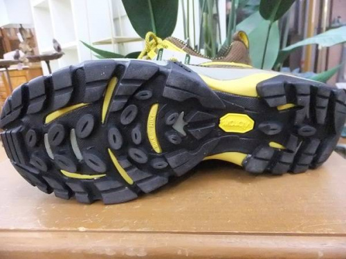 スポーツシューズのハイク