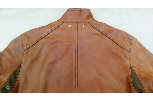 ジャケットのレザー