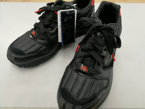 シューズのadidas（アディダス）