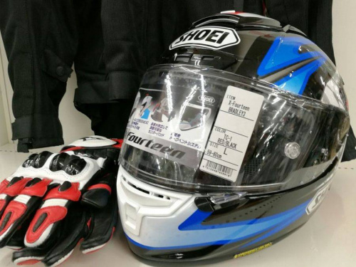 スポーツ用品のヘルメット