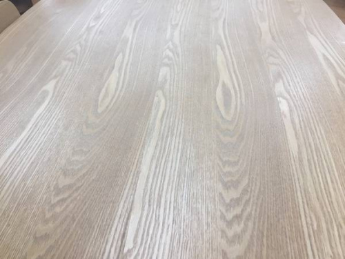 ダイニングテーブルのナチュラル