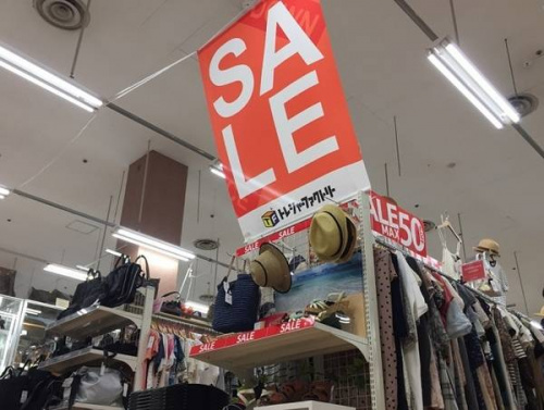 レディースファッションの夏物衣類