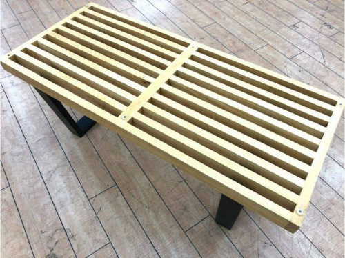 家具のテーブル