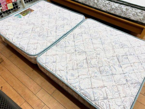 家具の折り畳みベッド