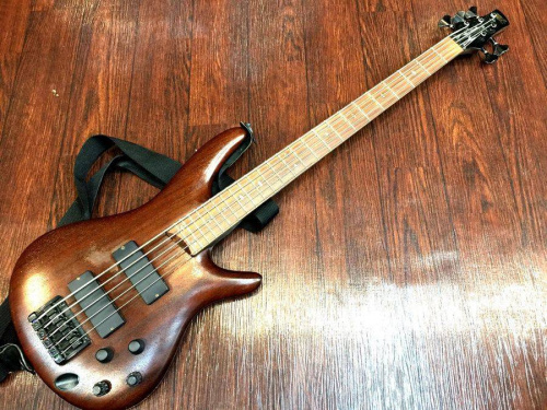 ギターのエレキベース
