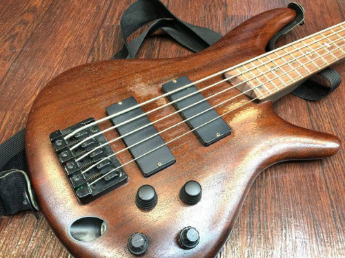 エレキベースのibanez