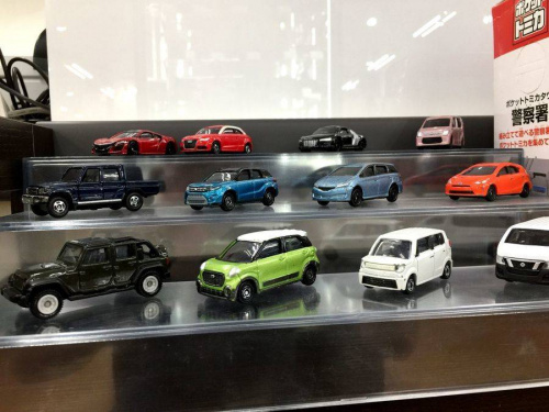 トミカのTOMY