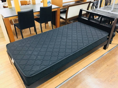 家具のベッド